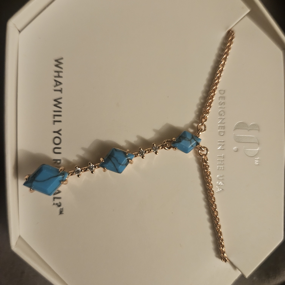 Chic Turquoise and Gold Necklace